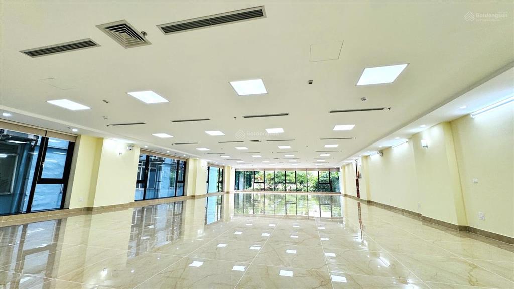 Cho thuê tòa nhà văn phòng mặt phố lạc long quân  tây hồ. diện tích 300m² x 9 tầng. mặt tiền 12m.