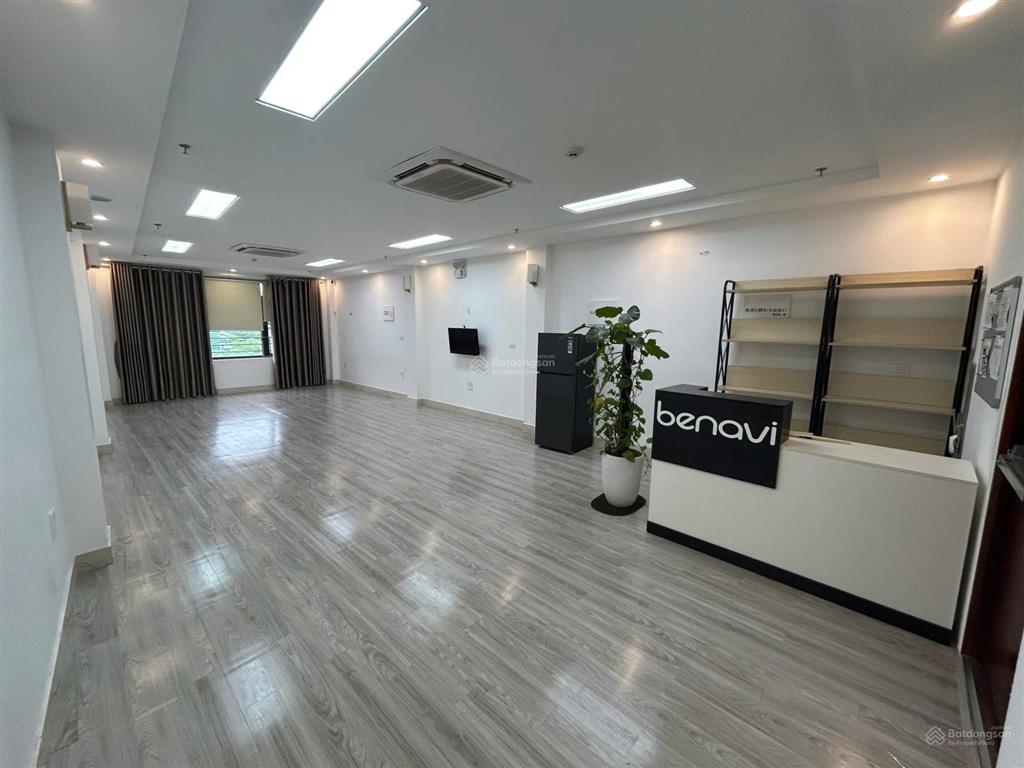 Chính chủ cho thuê văn phòng 60m2 mặt đường nguyễn khang view đẹp, giá 10.5 tr/th