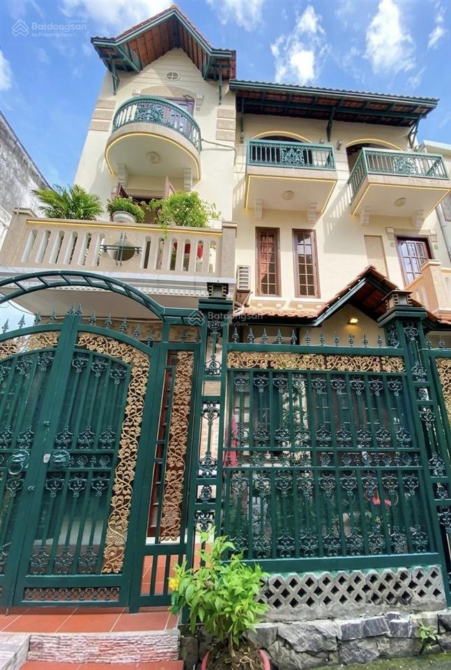 Ngang khủng 11m! biệt thự đặng dung, quận 1. (11x10m)  4 tầng. cách mặt tiền chỉ 20m. chỉ 20 tỷ.