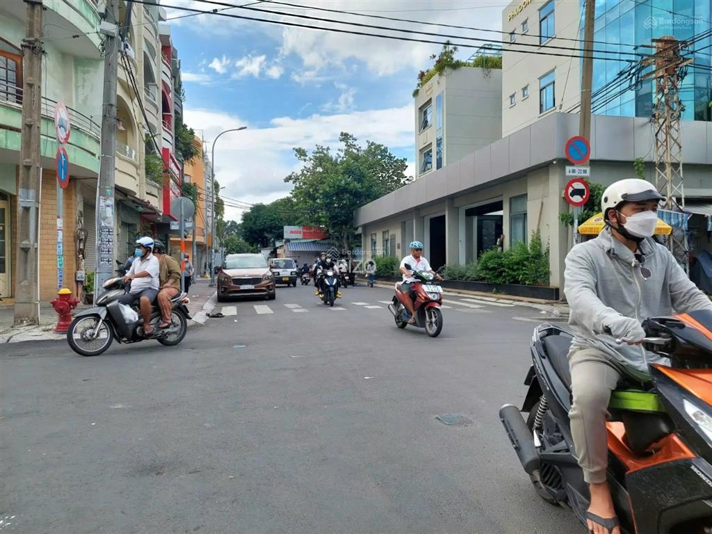 Duy nhất! mặt tiền trần nhật duật, q1. (4,5x16m) đất vuông  c4 tiện xây lại. chỉ 22,9 tỷ.