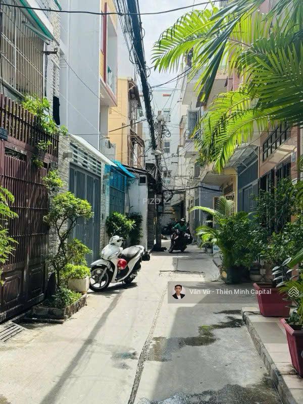 Đúng 1 căn! nhà huỳnh văn bánh, phú nhuận  ngay trường sa. (4x13m) 52m2  4 tầng. chỉ 8,7 tỷ.