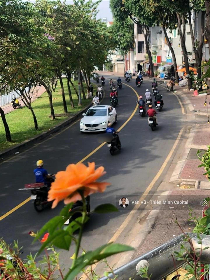 Còn 1 căn! mt trường sa, phú nhuận. (5x10m)  5 tầng. có vỉa hè để được 2 làn xe máy. chỉ 18,5 tỷ