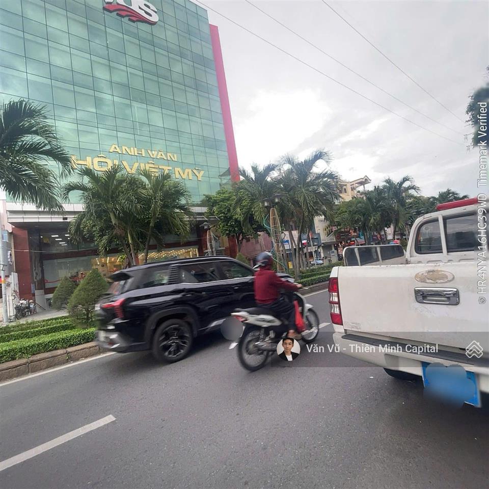Ngang hiếm 8,2m  4 tầng! mặt tiền phan xích long, p2, phú nhuận. chỉ 10 tỷ thương lượng