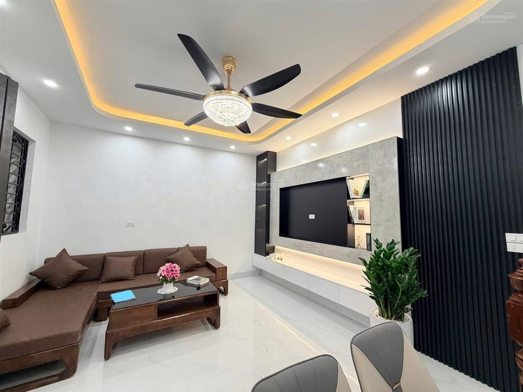 Hiếm ! nhà đẹp  38m2 * 4 tầng  mt  4,5m  20m ra mặt phố  nội thất lung linh  mua ở cực sướng