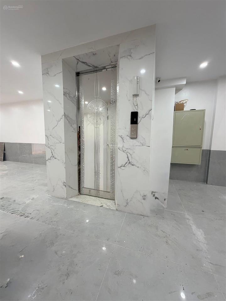 Vippchdv cg 20pkk  7 tầng thang máy * mt5.6m  gần ô tô  dt 110tr/th  2 mặt thoáng  sổ vuông