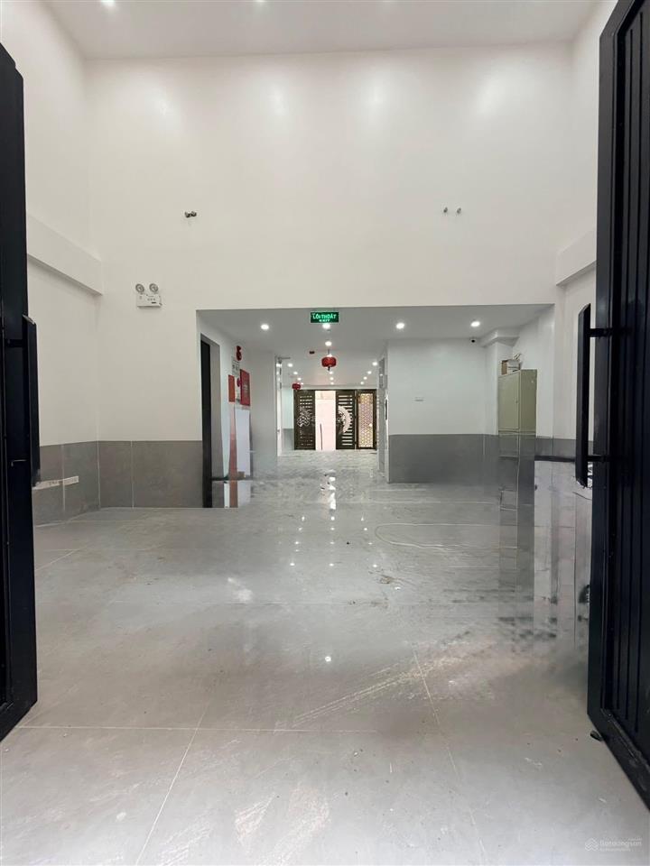 Vippchdv cg 20pkk  7 tầng thang máy * mt5.6m  gần ô tô  dt 110tr/th  2 mặt thoáng  sổ vuông