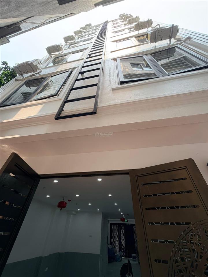 Vippchdv cg 20pkk  7 tầng thang máy * mt5.6m  gần ô tô  dt 110tr/th  2 mặt thoáng  sổ vuông