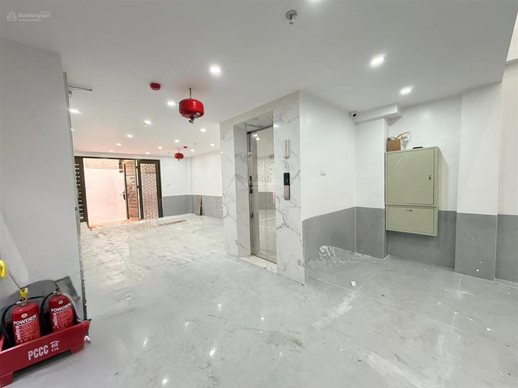 Vippchdv cg 20pkk  7 tầng thang máy * mt5.6m  gần ô tô  dt 110tr/th  2 mặt thoáng  sổ vuông