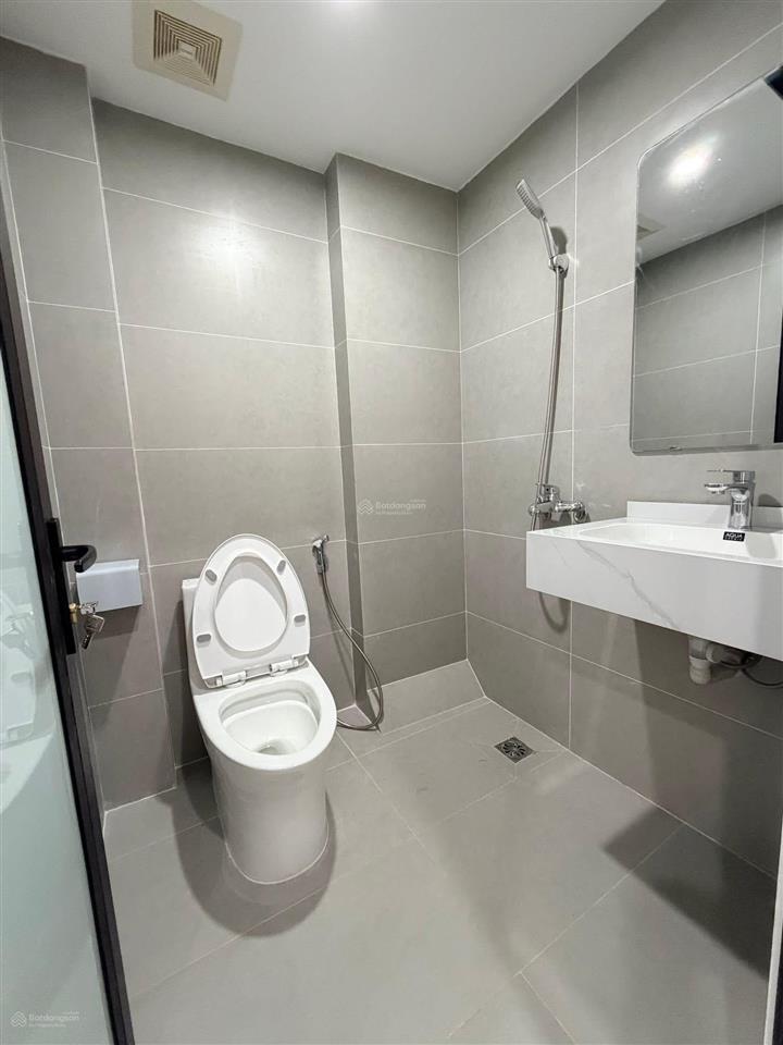 Vippchdv cg 20pkk  7 tầng thang máy * mt5.6m  gần ô tô  dt 110tr/th  2 mặt thoáng  sổ vuông