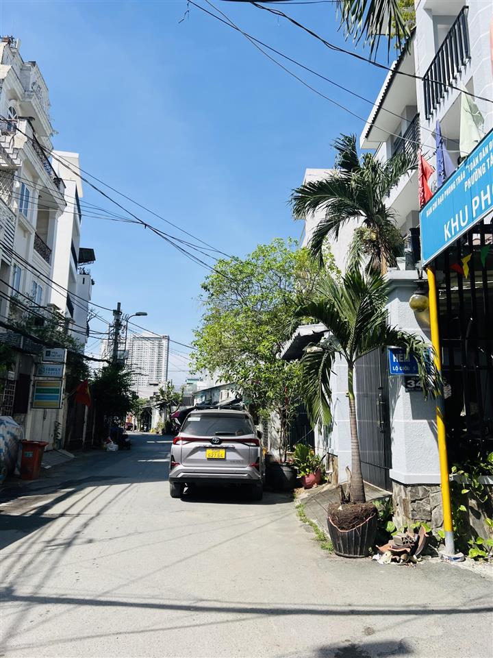 Bán nhà đường ô tô tránh, cách trần hưng đạo q1 chỉ 500m, 8m x 12m 4 tầng có thang máy, hơn 17 tỷ