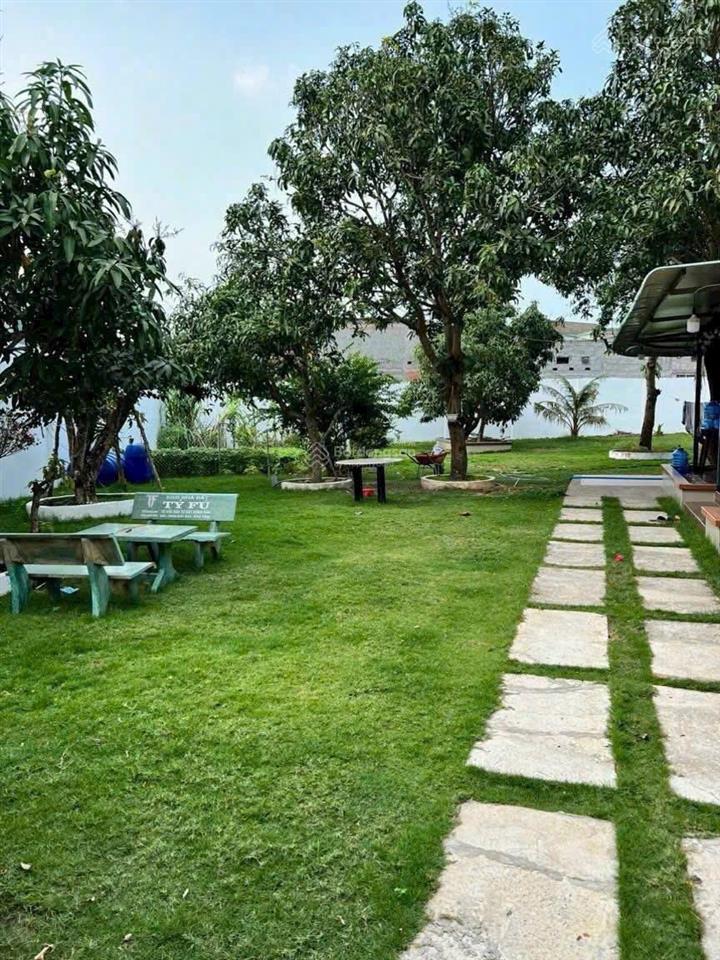 Biệt thự sân vườn, 625m2, căn góc 2mt, 25m x 25m, cách trường canada phú mỹ hưng, chỉ 5 phút