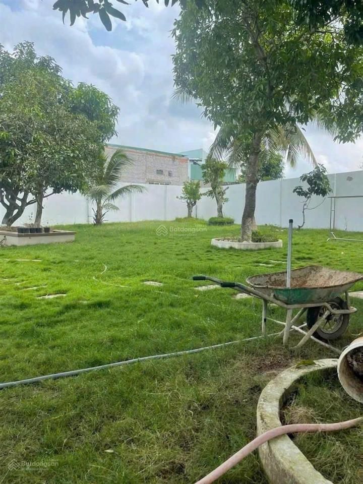 Biệt thự sân vườn, 625m2, căn góc 2mt, 25m x 25m, cách trường canada phú mỹ hưng, chỉ 5 phút