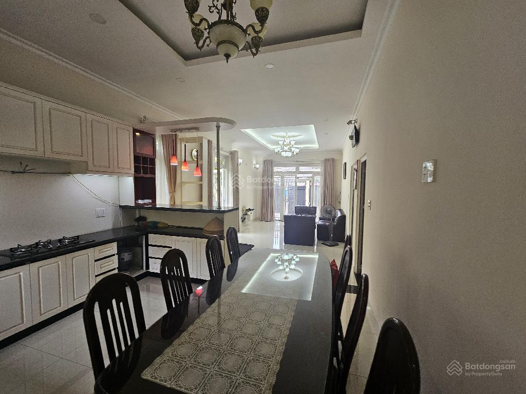 Biệt thự sân vườn, 625m2, căn góc 2mt, 25m x 25m, cách trường canada phú mỹ hưng, chỉ 5 phút