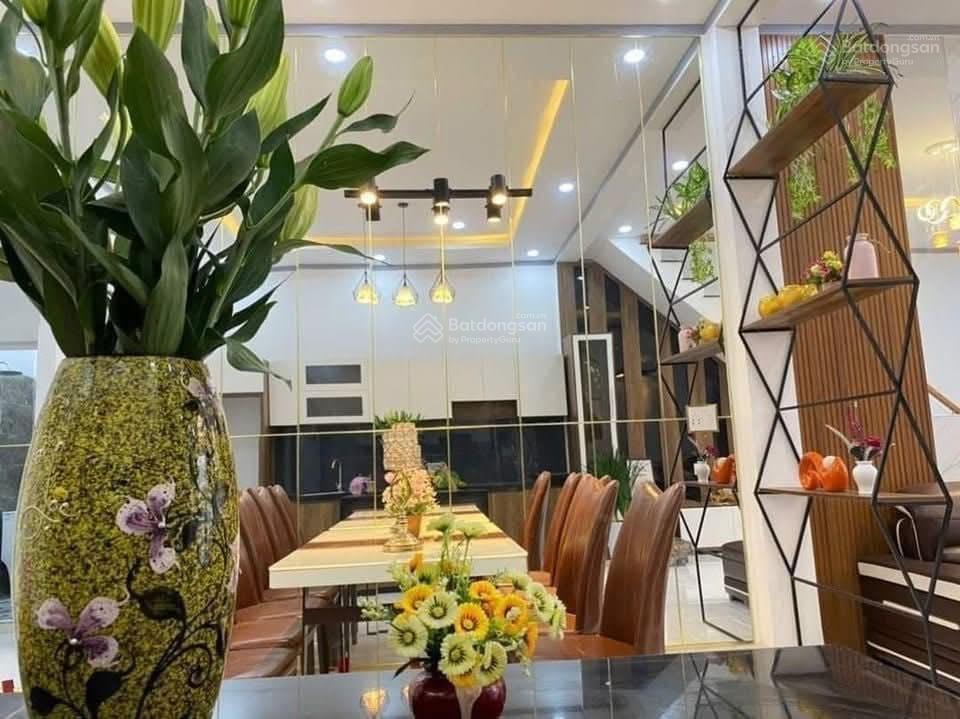 Ô tô đỗ cửa  nhà mới về ở luôn phố vip thái hà  60m2 x 4.5 tầng  giá chỉ 14.x tỷ