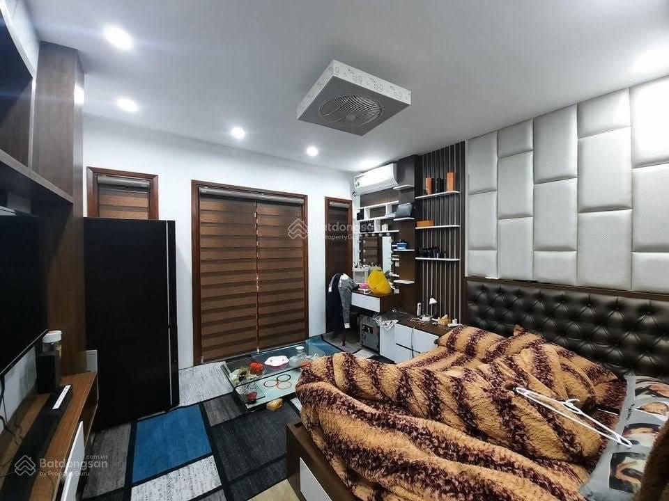 Ô tô đỗ cửa  nhà mới về ở luôn phố vip thái hà  60m2 x 4.5 tầng  giá chỉ 14.x tỷ