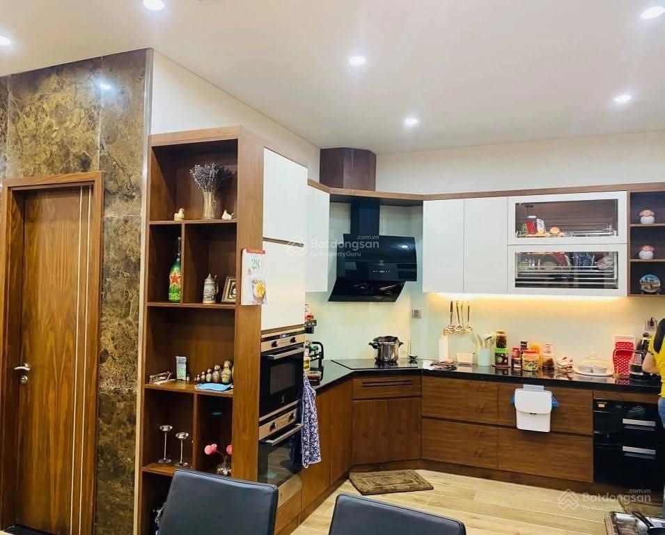 Phân lô ô tô vào nhà phố đoàn thị điểm  cát linh  90m2 sổ đẹp  6 tầng thang máy.