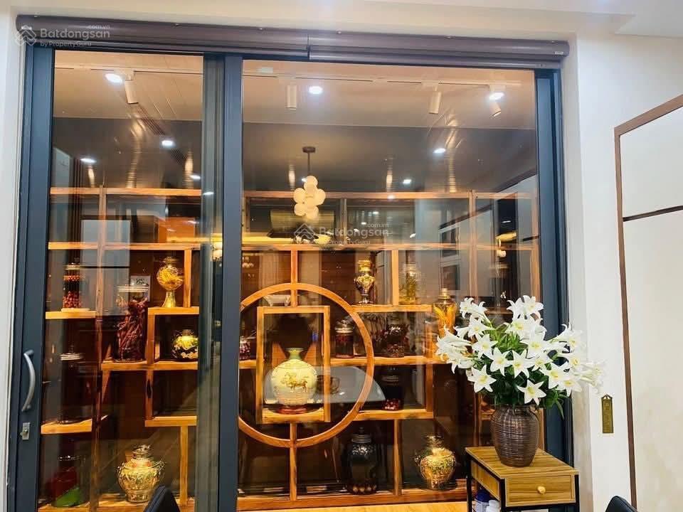 Phân lô ô tô vào nhà phố đoàn thị điểm  cát linh  90m2 sổ đẹp  6 tầng thang máy.