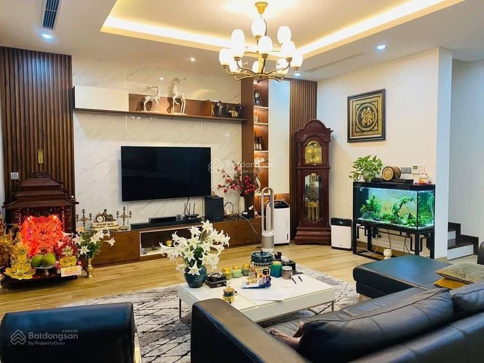 Phân lô ô tô vào nhà phố đoàn thị điểm  cát linh  90m2 sổ đẹp  6 tầng thang máy.