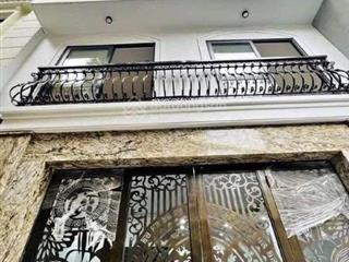 Tòa ccmn phố dịch vọng ngay sát cv cầu giấy  dt 80m2 x 7 tầng  25pkk  dòng tiền 130tr/tháng.