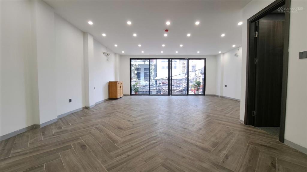 Cho thuê văn phòng tầng 2 phố thọ lão  lò đúc  60m2  giá 15 triệu/tháng