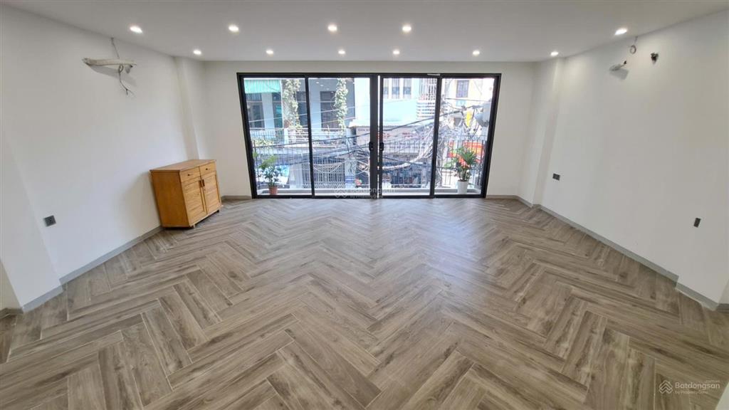 Cho thuê văn phòng tầng 2 phố thọ lão  lò đúc  60m2  giá 15 triệu/tháng