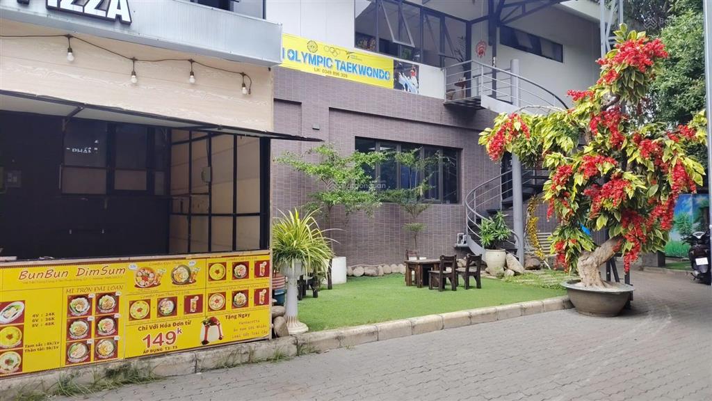 Gấp cho thuê kiốt mặt bằng kinh doanh đẹp vị trí đắc địa, mặt tiền rộng
