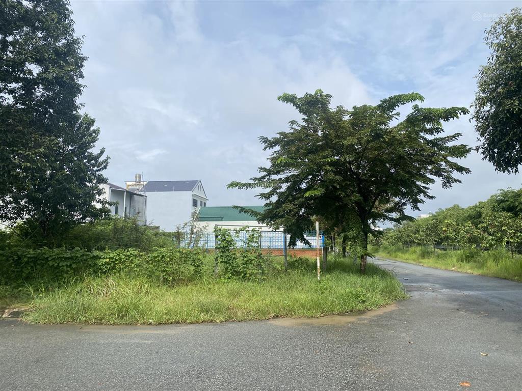 Lô đất 230m2(10x23) , full thổ cư, đối diện công viên, xây biệt thự vườn , kinh doanh