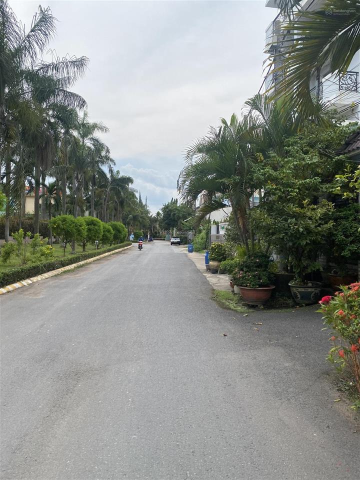 Lô đất 230m2(10x23) , full thổ cư, đối diện công viên, xây biệt thự vườn , kinh doanh