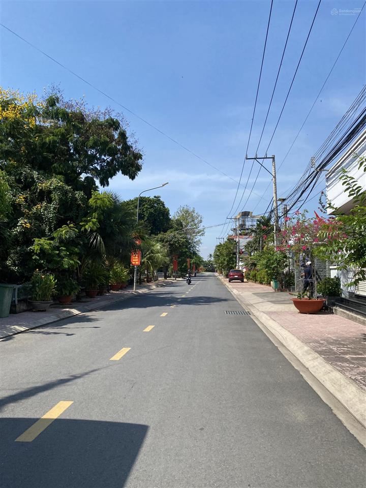 Bán lại kho diện tích 269m(12,5x21) có sẵn điện 3 pha 2 mặt tiền đường , kinh doanh được