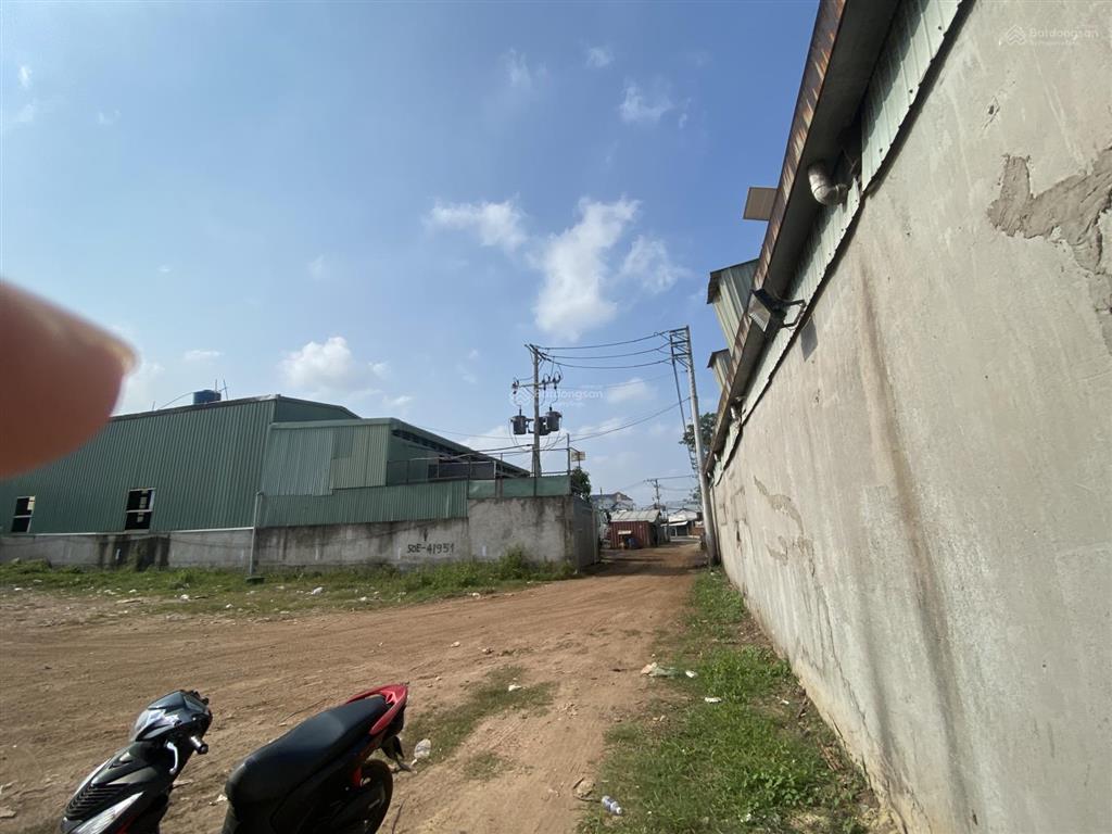 Bán lô đất ngay chợ, đường xe tải 777m² (10x77m) xây kho, căn hộ dịch vụ