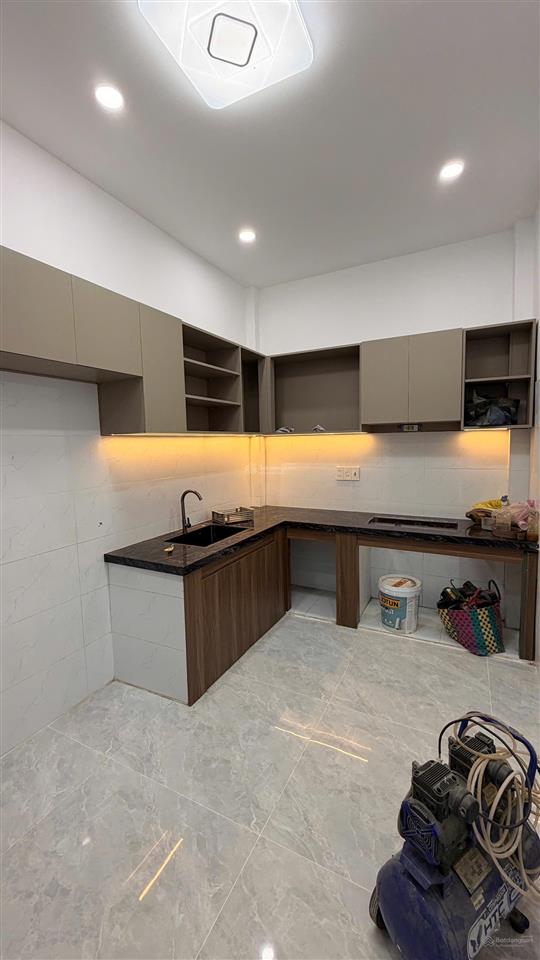 Bán căn nhà full nôi thất 97(5x19,5) tiện ích xung quanh đầy đủ , gần sông mát mẻ