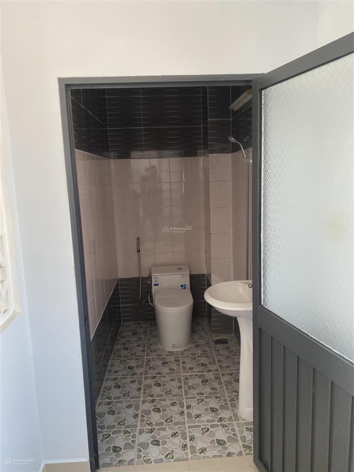 Nhà ngay trung tâm 3 lầu , mới ,ngay siêu thi lotel , bệnh viện , làm văn phòng , phòng khám