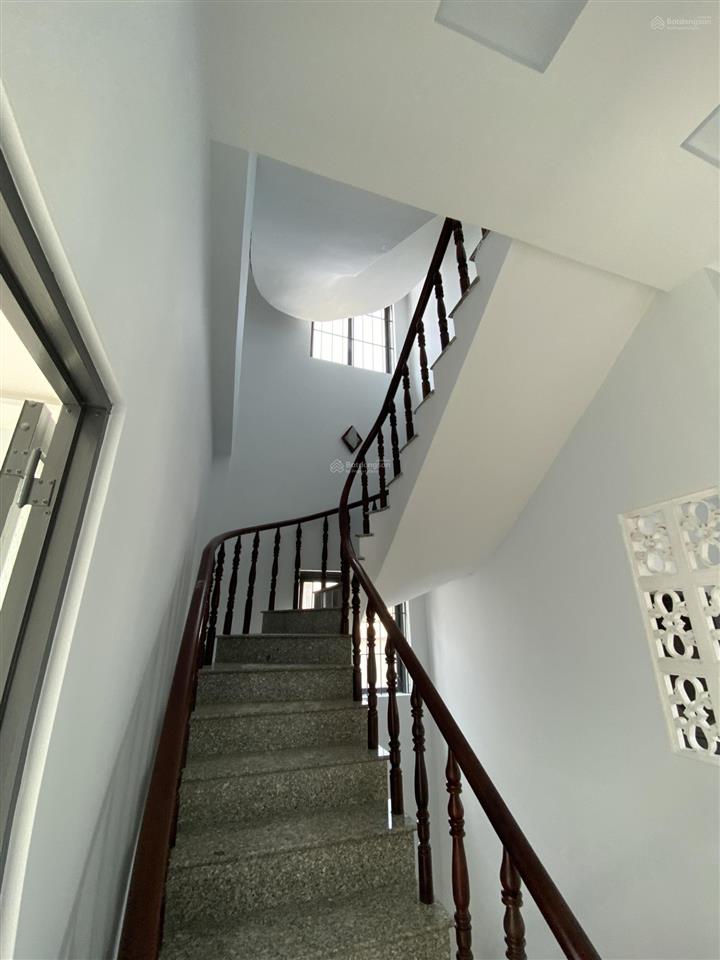 Nhà ngay trung tâm 3 lầu , mới ,ngay siêu thi lotel , bệnh viện , làm văn phòng , phòng khám