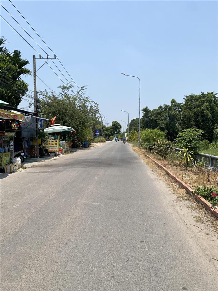 Bán đất 74m(5x14,5) ngay công chào binh dương , bệnh viện hạnh phúc