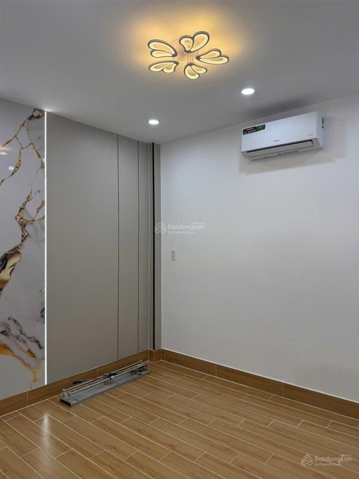 Bán nhà 103m2 (4,5x23) có sân vườn rất đẹp, full nội thất, gần sông mát mẻ giá tốt khu vực