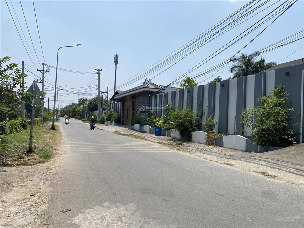 Lô góc 239m2 (8x30m) mặt tiền đường kinh doanh, cách mptv 100m, tiện ích đầy đủ