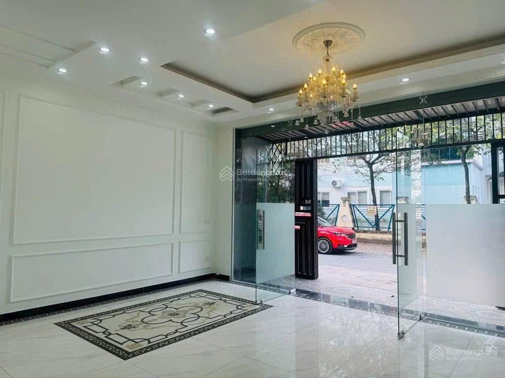 Bán nhà phúc lợi,ôtô tránh kinh doanh,vỉa hè rộng.dt75m.