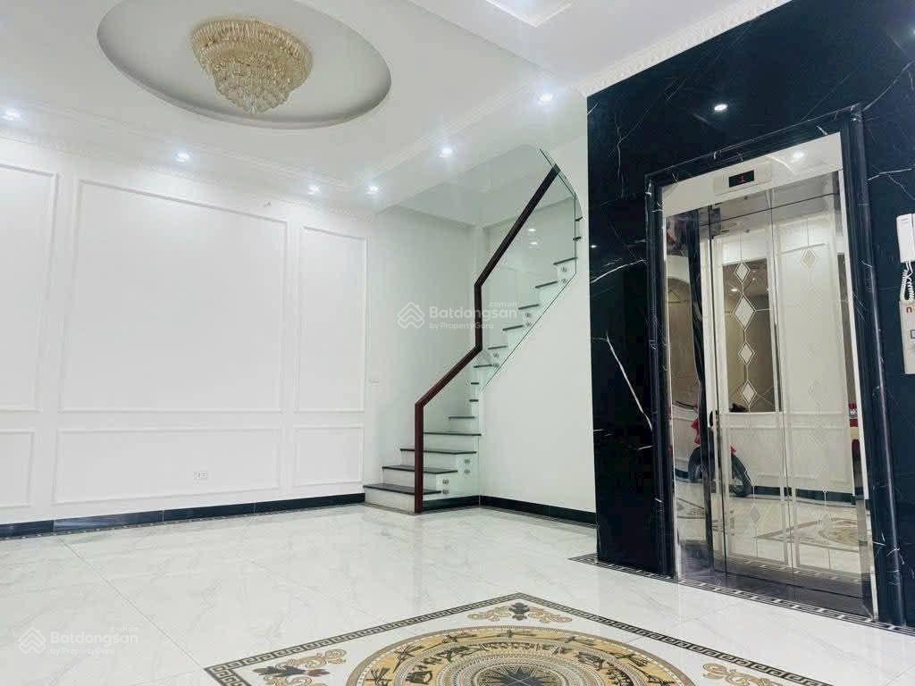 Bán nhà phúc lợi,ôtô tránh kinh doanh,vỉa hè rộng.dt75m.