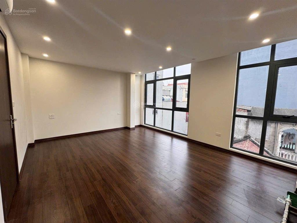 Bán nhà dân xây phúc lợi,long biên.6 tầng thang máy,gara ôtô. diện tích 50m. mt6m. giá 9.5 tỷ.