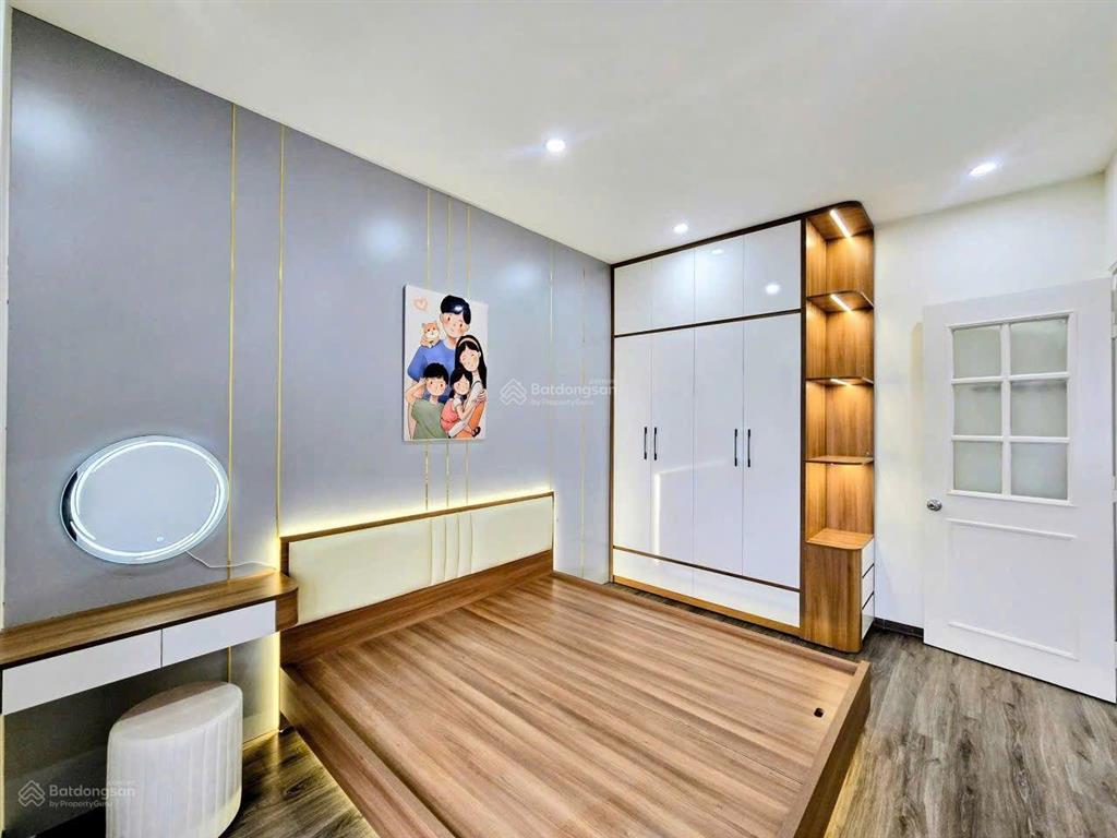 Bán căn hộ chung cư khu đô thị việt hưng,cạnh công viên long biên. diện tích 80m. 3 ngủ.2 vệ sinh.