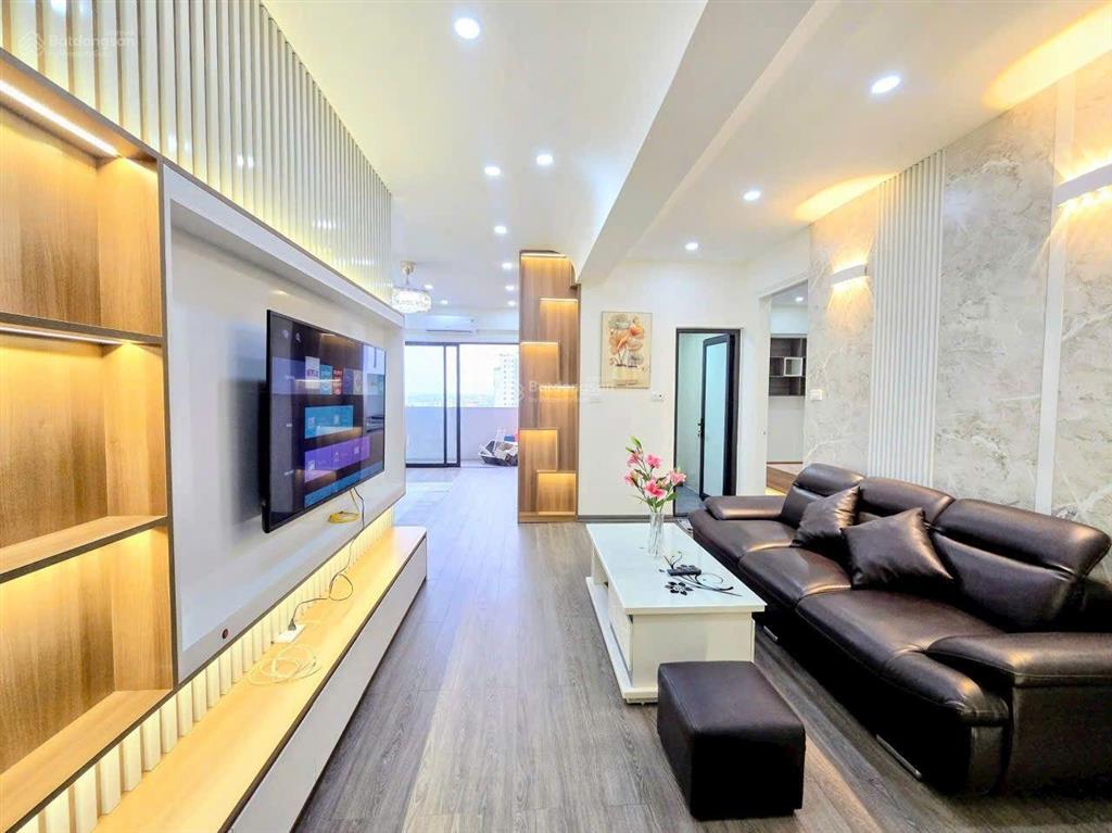 Bán căn hộ chung cư khu đô thị việt hưng,cạnh công viên long biên. diện tích 80m. 3 ngủ.2 vệ sinh.