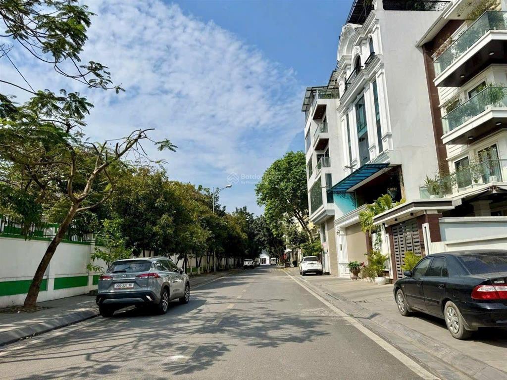 Bán đất tái định cư đặng vũ hỷ.long biên,diện tích 65m.vỉa hè rộng. ôtô tránh thông các hướng.