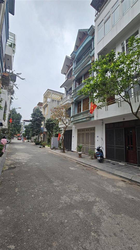 Bán nhà dân xây tái định cư thanh am,việt hưng.dt61m. hơn 14 tỷ