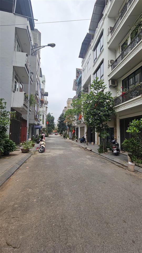 Bán nhà dân xây tái định cư thanh am,việt hưng.dt61m. hơn 14 tỷ
