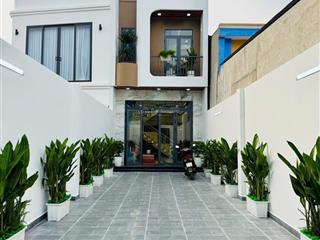 Nhà mới xây 1 trệt 2 lầu đẹp lung linh 6.5 tỷ