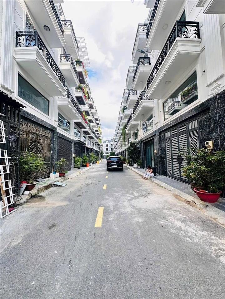 Nhà 3 lầu 5 phòng ngủ mới keng, khu điện âm, đồng bộ, sổ sẵn nhận nhà ở ngay.  0932 130 ***