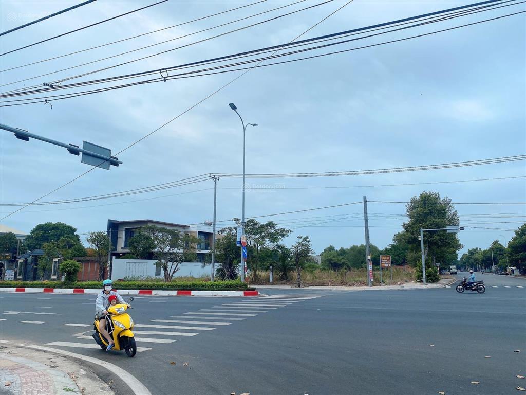 25 tỷ hàng hiếm lô góc 2 mặt tiền nguyễn tất thành cách biển long hải 1km