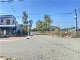 Bán gấp lô góc 5,5 tỷ tt long hải khu dân cư xây dựng tự do không cần xin gpxd cách biển  3km