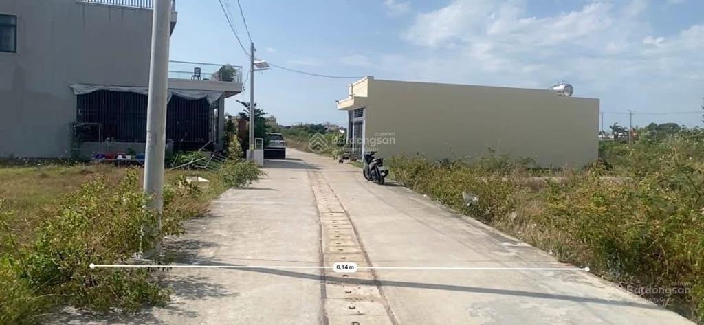 Đất tt long hải 2 tỷ 1 cách biển long hải 2km, 106.5m2  5,4 x 20m full thổ cư