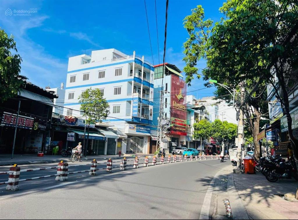 Bán nhà lô góc mặt tiền nguyễn thị minh khai ngang 9,3m. dt 120m2. chỉ 182tr/m2